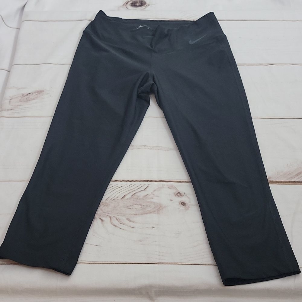 WOMENS Black Nike Dri-fit Capri size Small